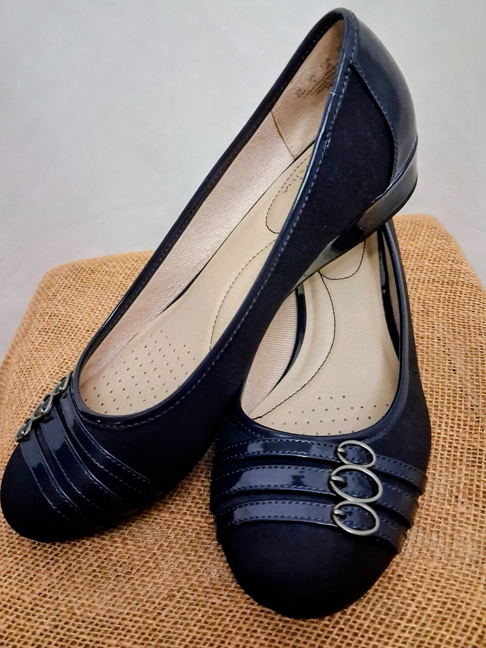 Life Stride Soft System Navy Shoes Size 8. Cushiony Soft Fabric Insole Comfort
